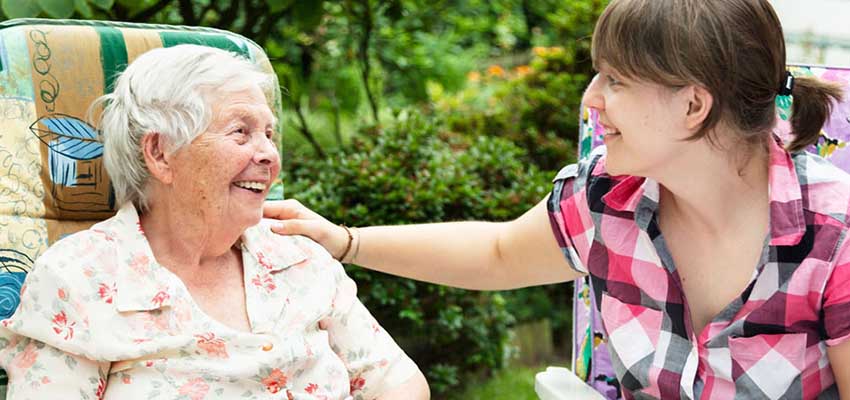 Co należy do obowiązków opiekuna osób starszych?